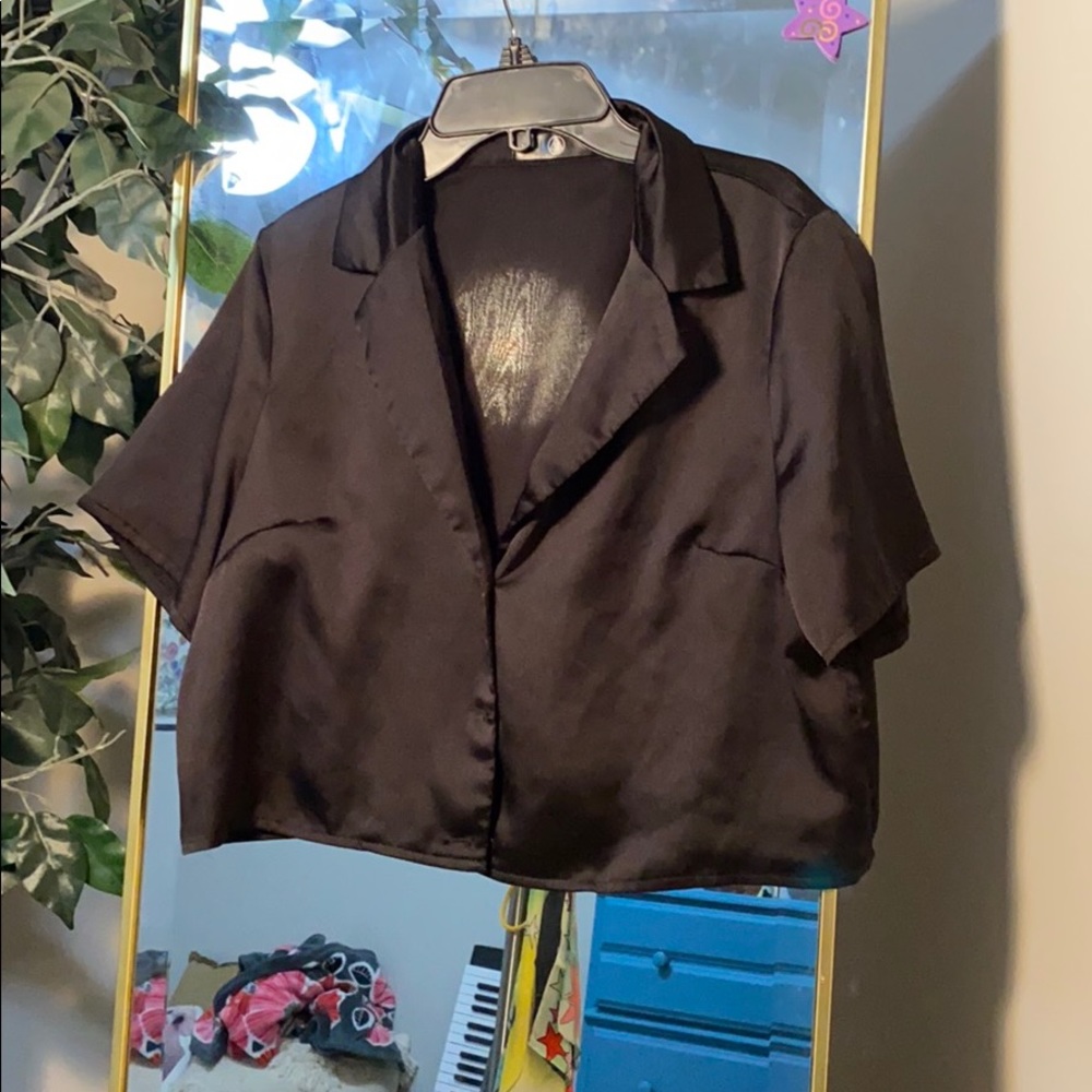 Bottom down collar silk shirt